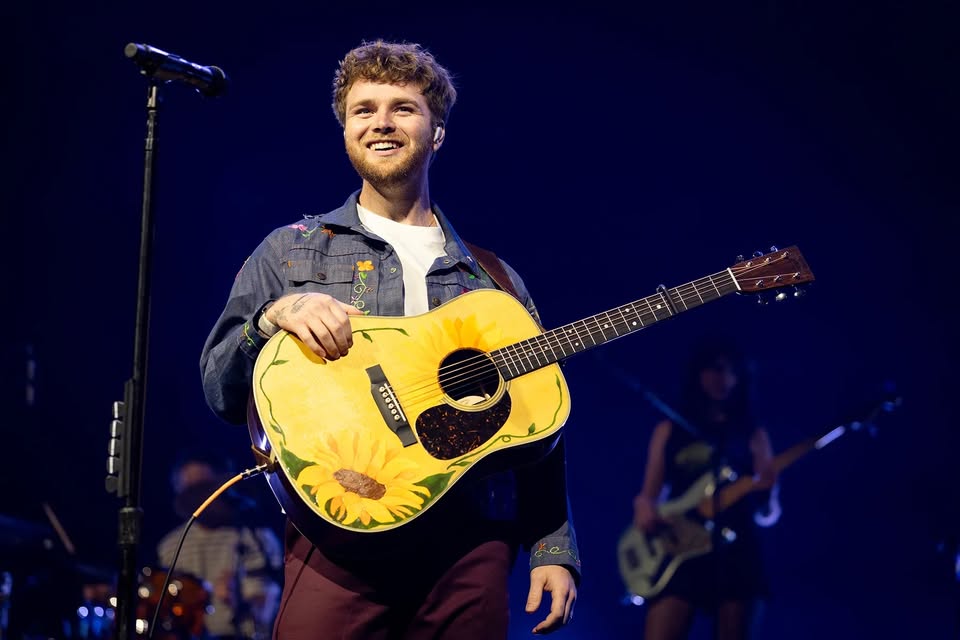 Alex Warren: Little Orphan Alex Live